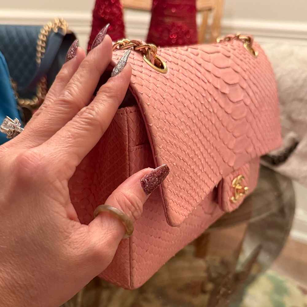 Auth very rare limited chanel PYTHON PINK  gold charm  Chain Shoulder Bag. - Picture 5 of 14